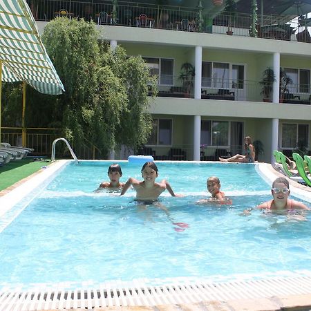 Green Hotel-Club Zatoka Bagian luar foto