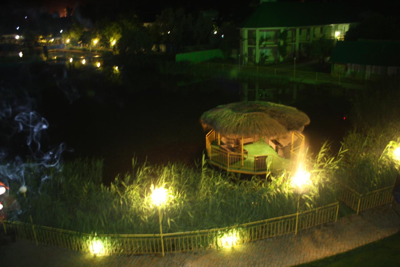 Green Hotel-Club Zatoka Bagian luar foto
