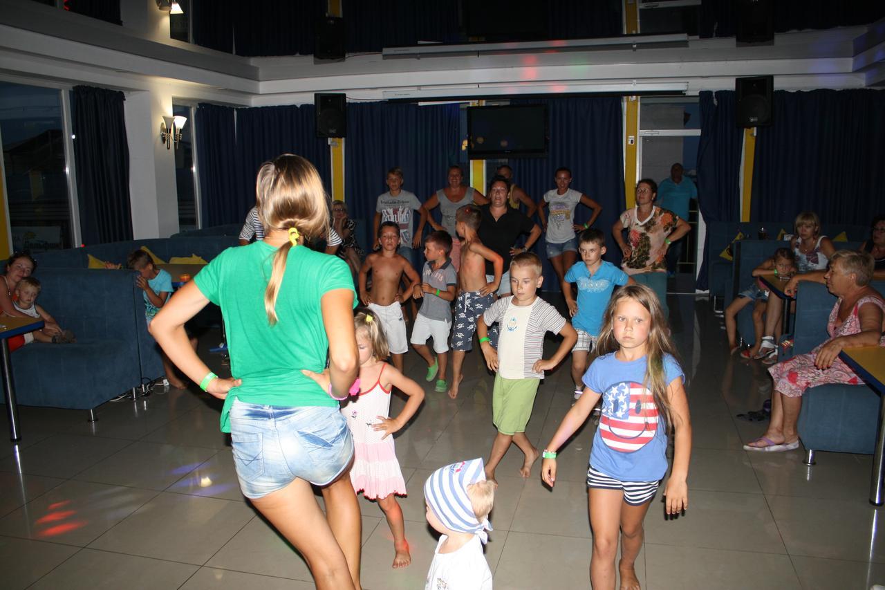 Green Hotel-Club Zatoka Bagian luar foto