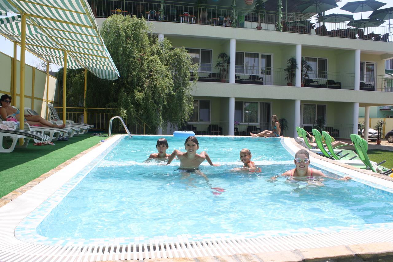 Green Hotel-Club Zatoka Bagian luar foto
