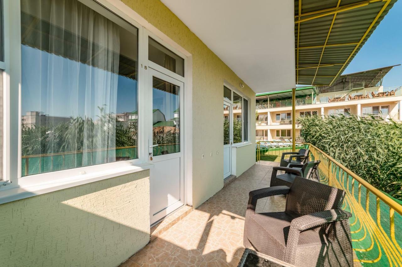 Green Hotel-Club Zatoka Bagian luar foto